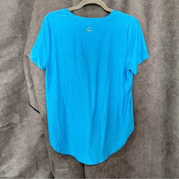 ❌ SOLD - BEYOND YOGA Featherweight On The Down Low Tee Cali Blue (M) - Picture 7 of 11